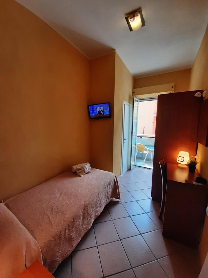 Hotel Originale Rimini Esterno foto