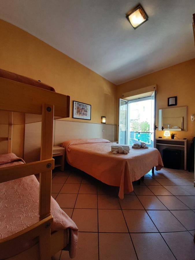 Hotel Originale Rimini Esterno foto