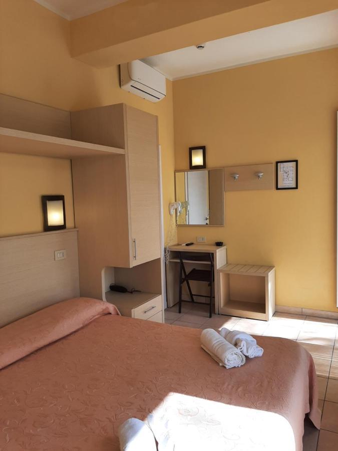 Hotel Originale Rimini Esterno foto