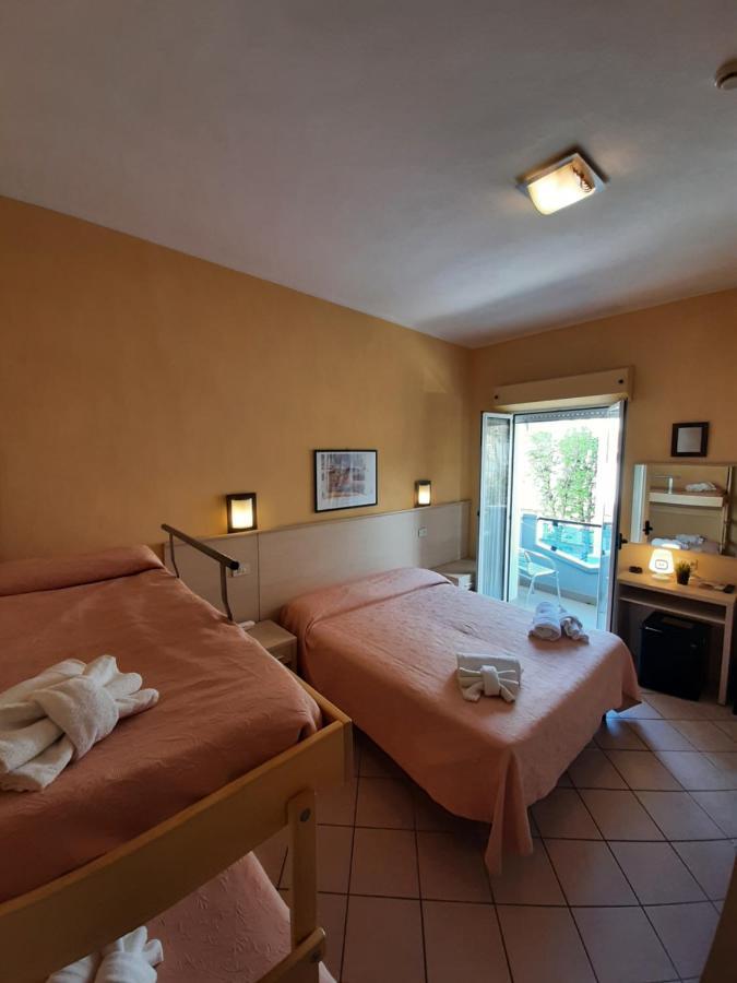 Hotel Originale Rimini Esterno foto