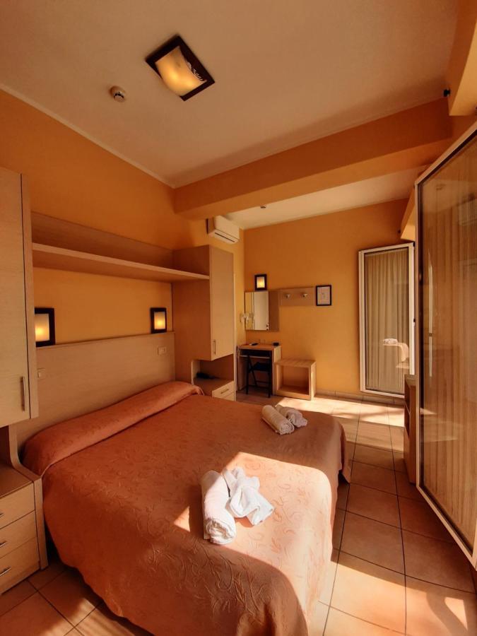Hotel Originale Rimini Esterno foto