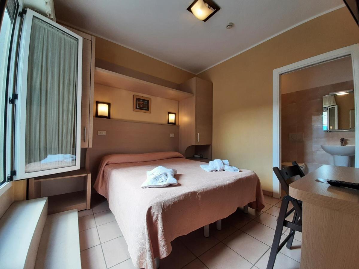 Hotel Originale Rimini Esterno foto