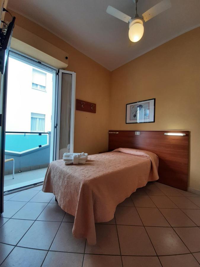 Hotel Originale Rimini Esterno foto