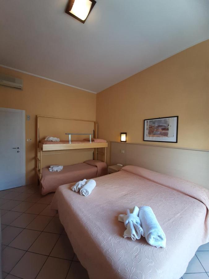 Hotel Originale Rimini Esterno foto