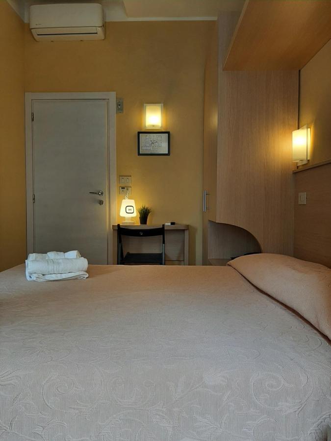 Hotel Originale Rimini Esterno foto