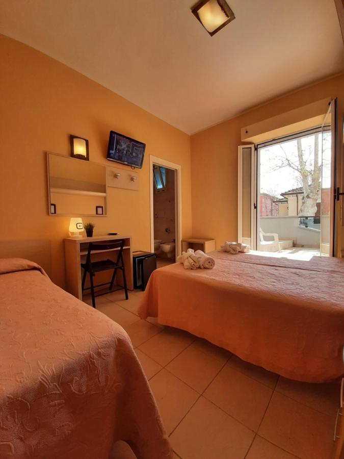 Hotel Originale Rimini Esterno foto